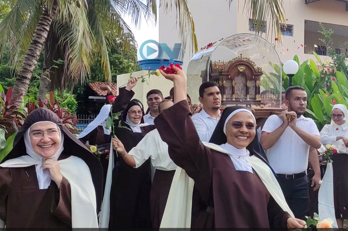 Carmelo de Teresina recebe as relíquias de Santa Teresinha do Menino Jesus